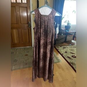 🤍EXPRESS maxi dress with scoop neck